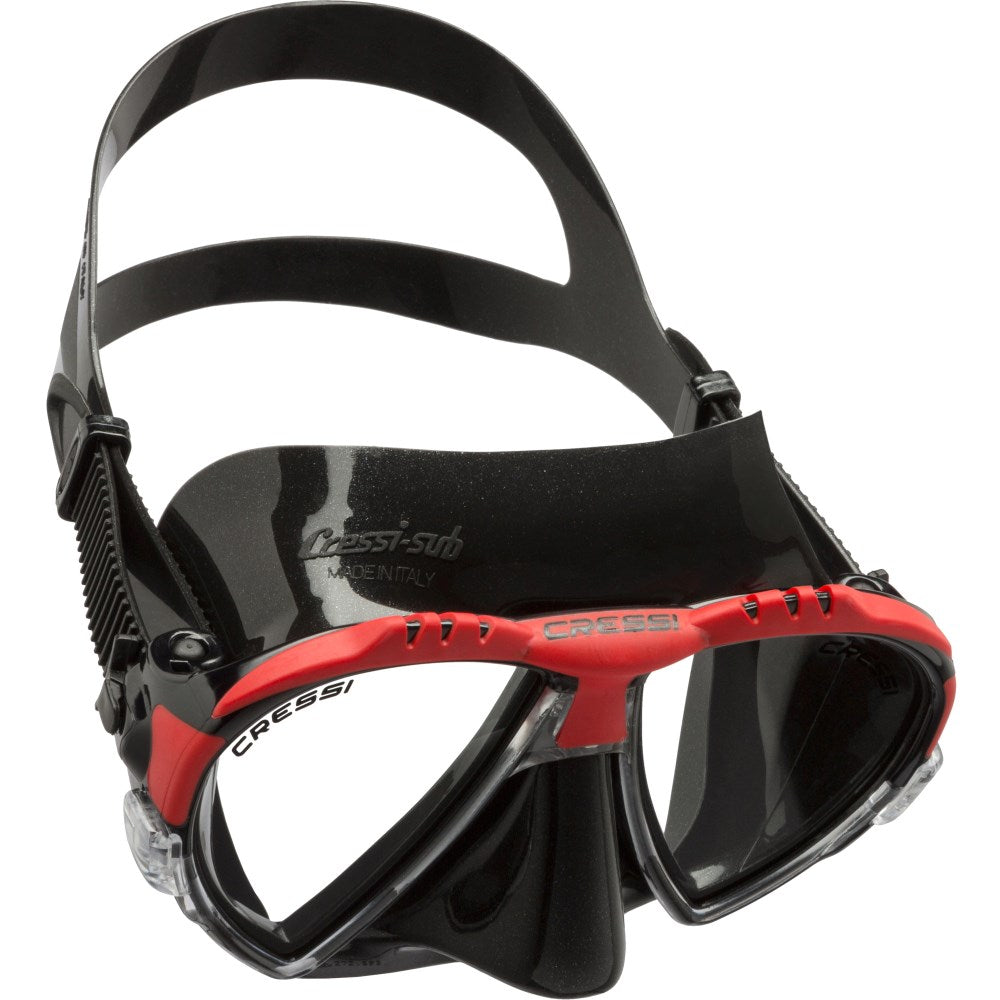 Cressi Matrix Mask
Black and red diving mask with Cressi branding on a white background