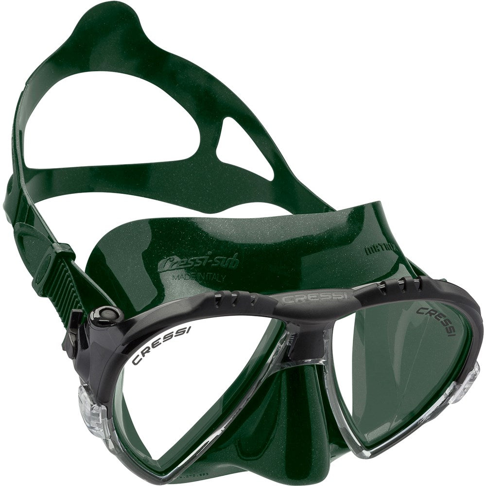 Cressi Matrix Mask
Green diving mask with Cressi branding